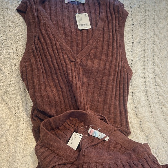 Free People
Veda Cotton Blend
Sleeveless Sweater &
Skirt Set - Picture 4 of 6